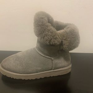 Ugh Bailey Button II